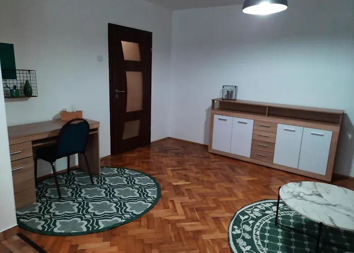 Апартаменти Cozy Three *